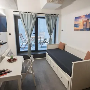 Peaceful Basement With Terrace & Free Gym Appartamento